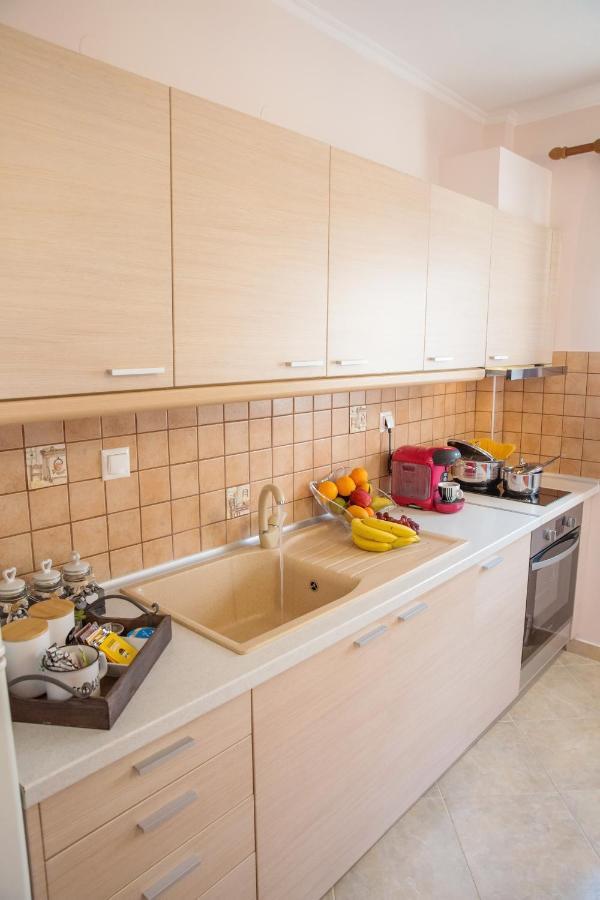 Konstantina & Evgenia Deluxe Apartment Néa Péramos Exteriör bild
